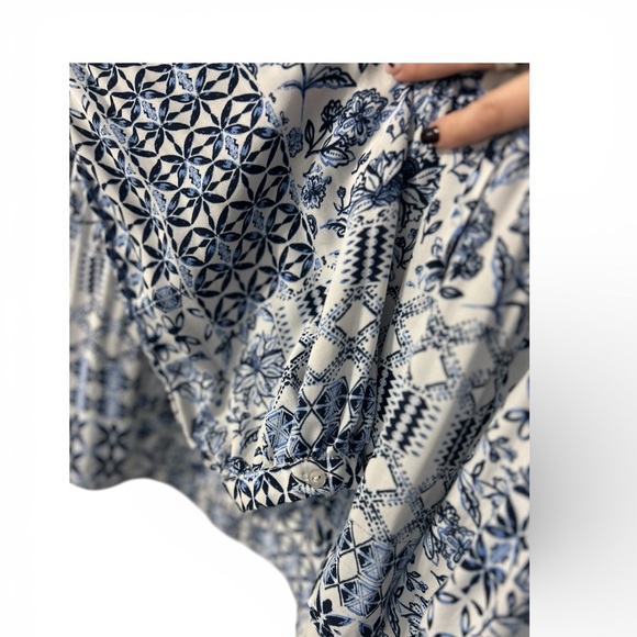 Gru Women’s Size XL Pleated Patterned V-Neck Blouse - Picture 6 of 7